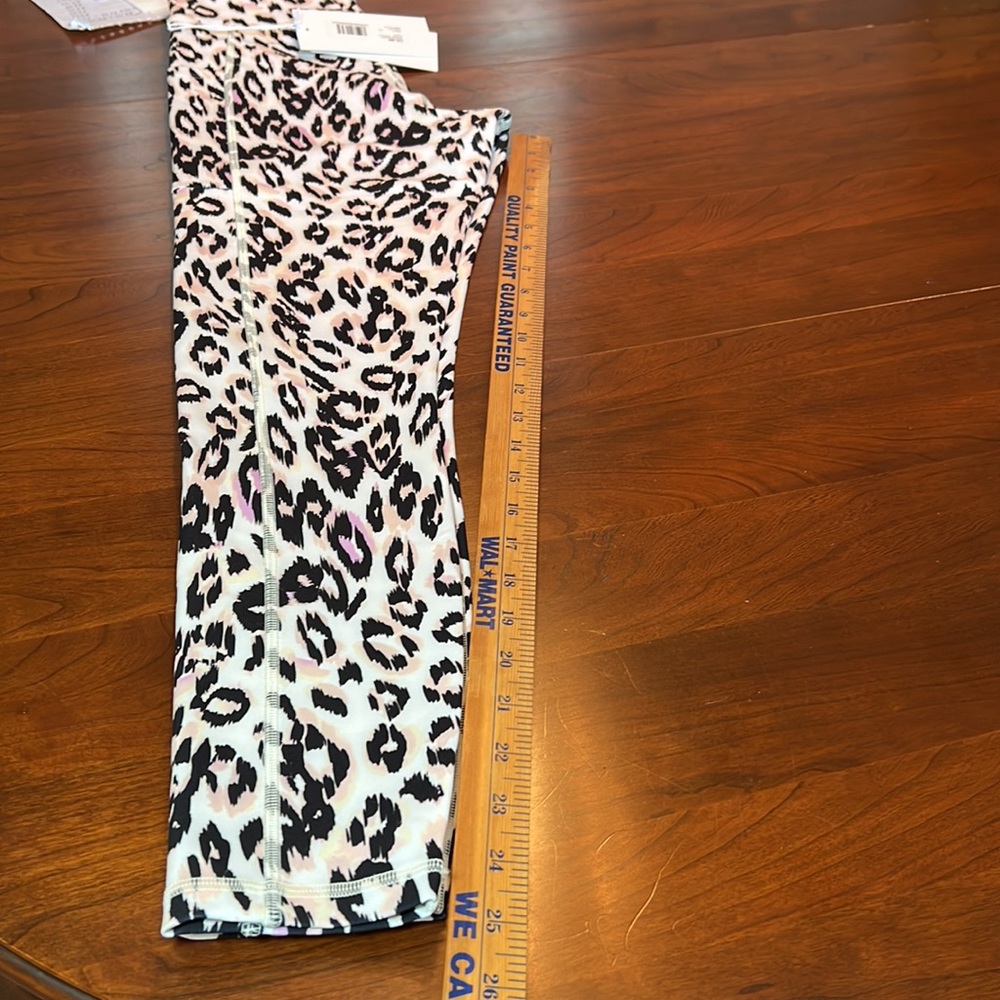 New Johnny Was Calme Endurance High Waist Legging Pockets 7/8 Cheetah Size Small - Picture 3 of 10